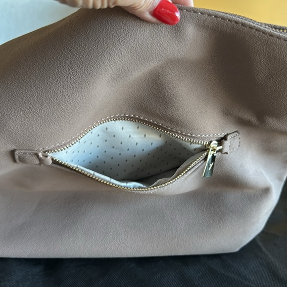 Vanessa Williams Swede Shoulder bag, color Taupe, NWT, zippered phone pocket. - Picture 4 of 8